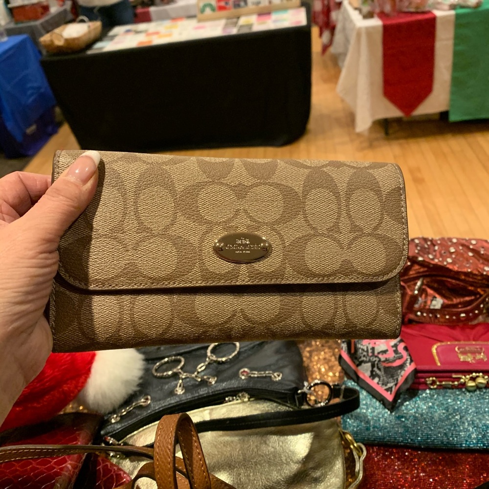 COACH. CANVAS WALLET. NWT